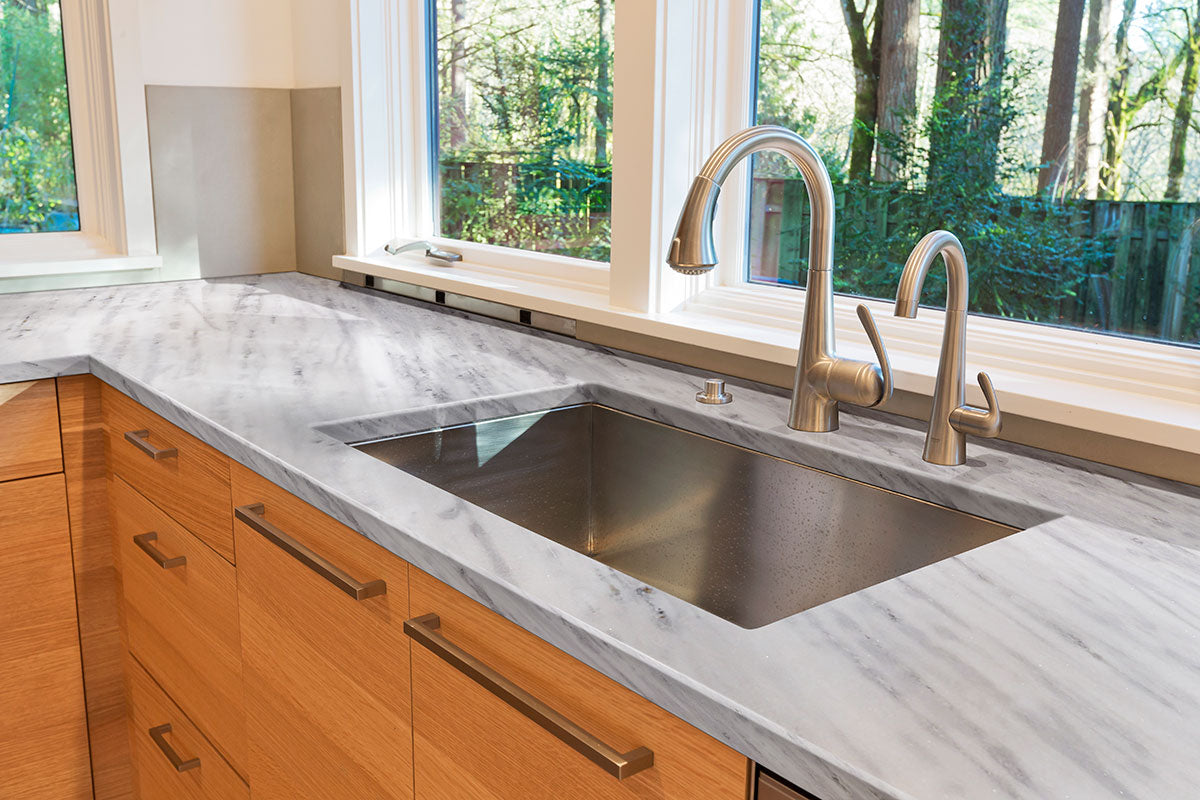 Arabescus White countertop room inspiration; installation shown is illustrative