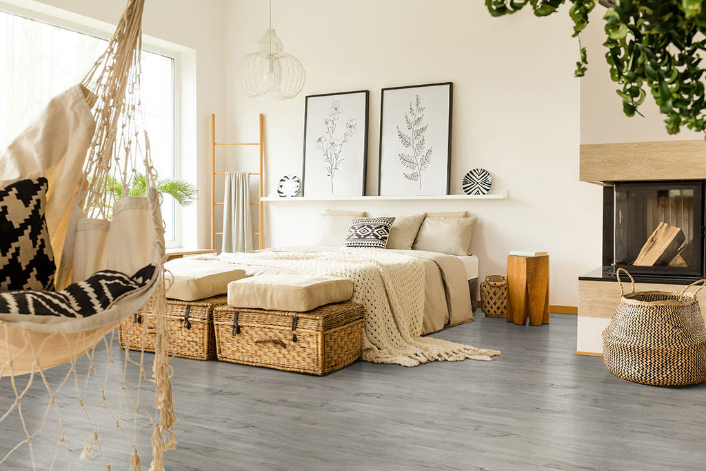 Cyrus Dunite Oak, supplier room scene showing flooring (VTRDUNOAK7X48-5MM-12MIL)