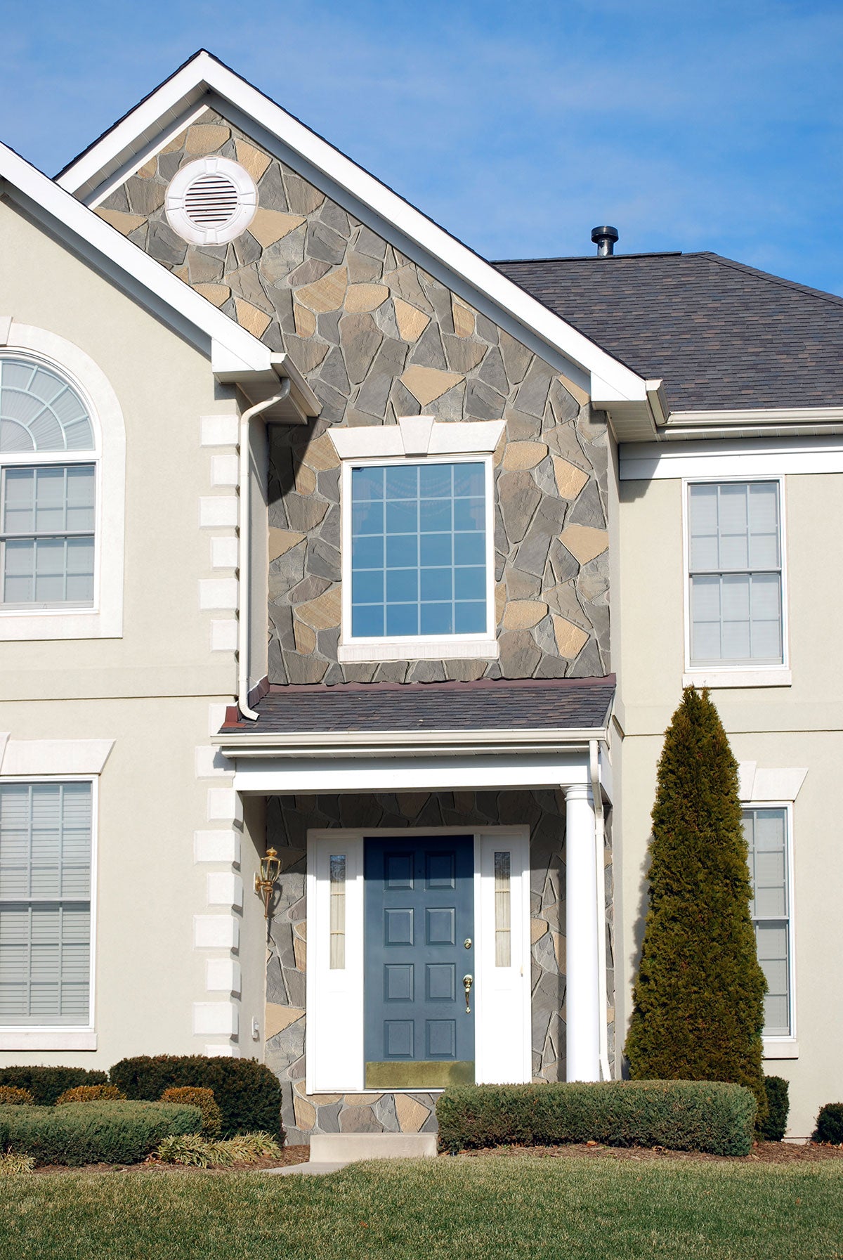 Rockmount Natural-Stone Fieldstone Veneer — installed room view — color Durham Fall