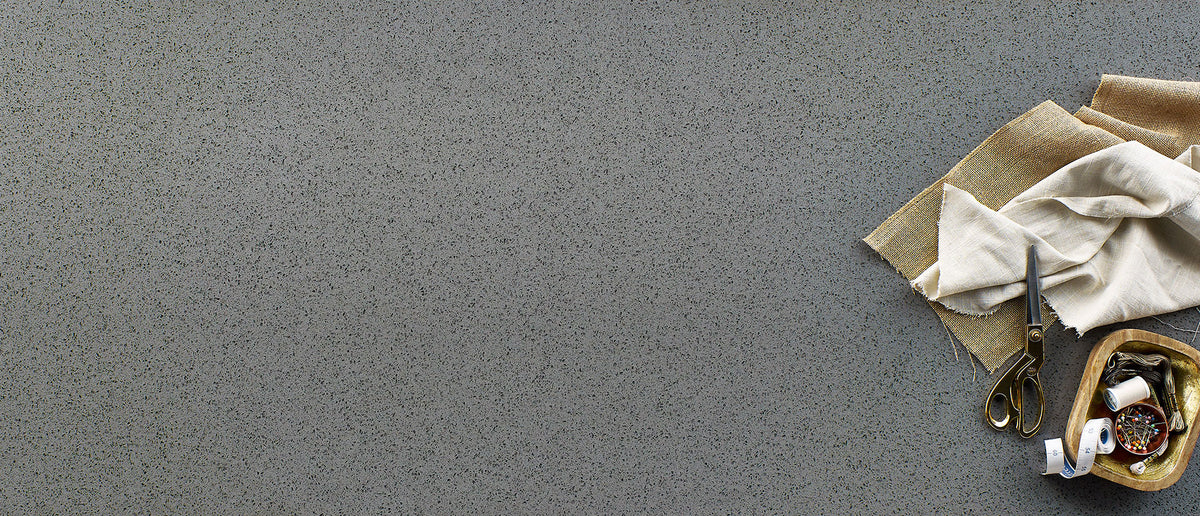 Iced Gray quartz — vignette