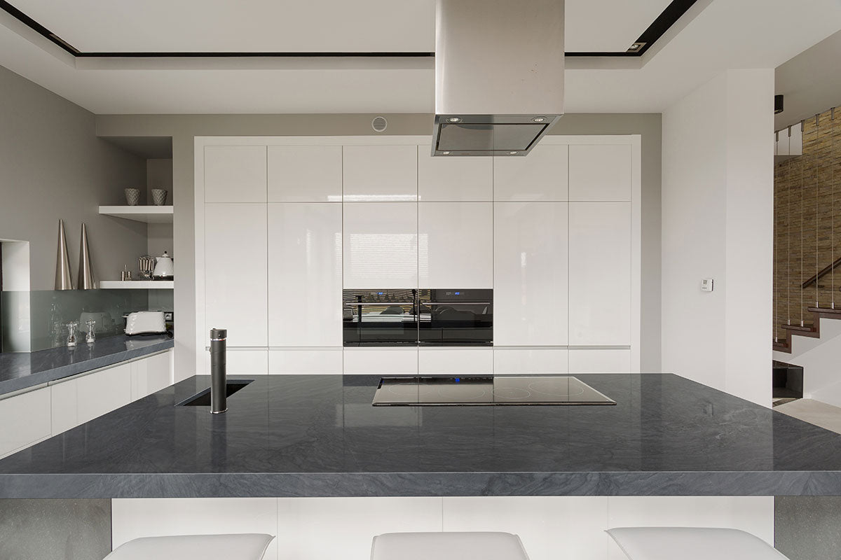 Platinum Black Quartzite Slab — room scene