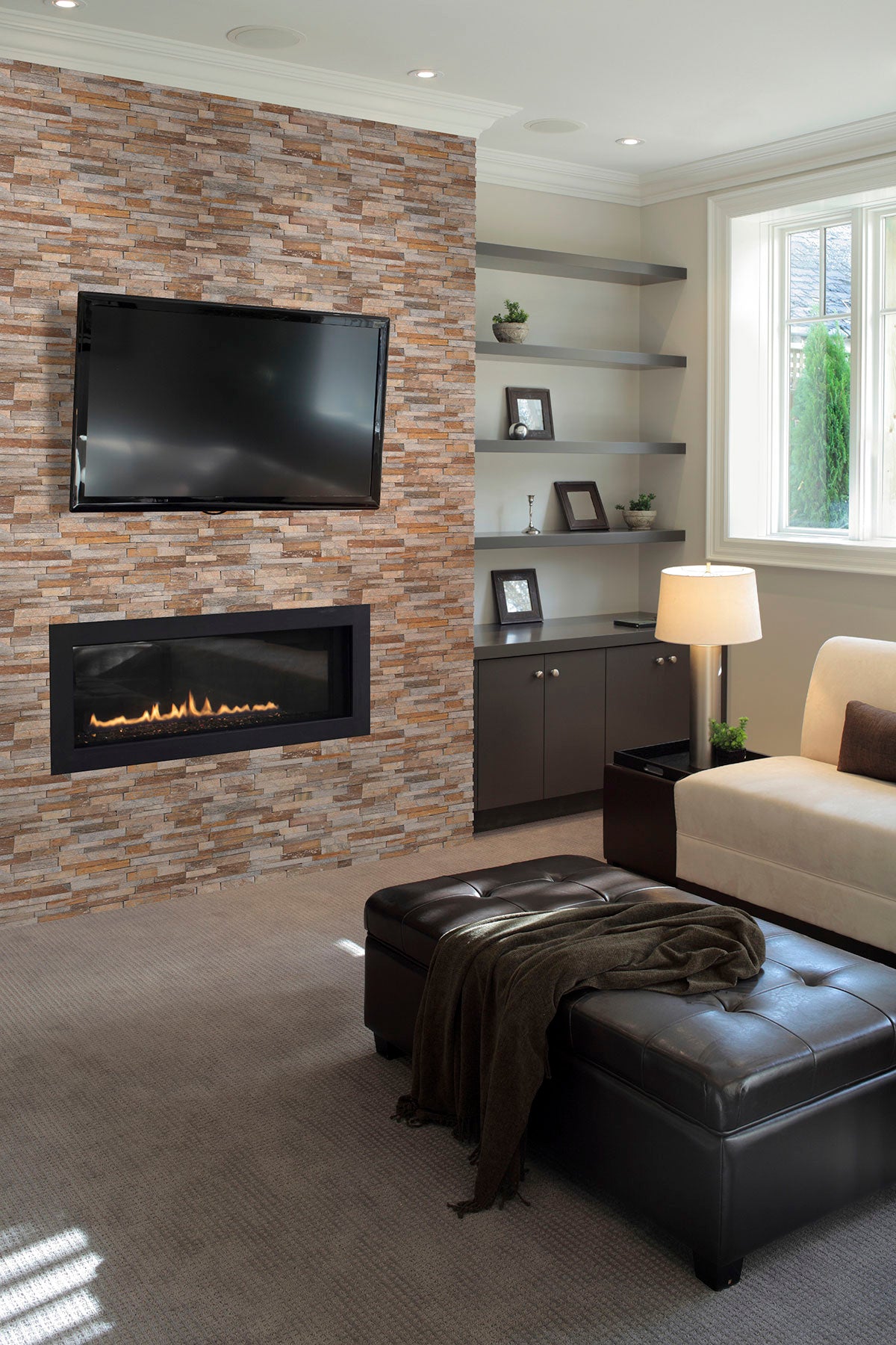 Rockmount Natural-Stone Stacked Stone Corner — installed room view — color Canyon Creek Ledger